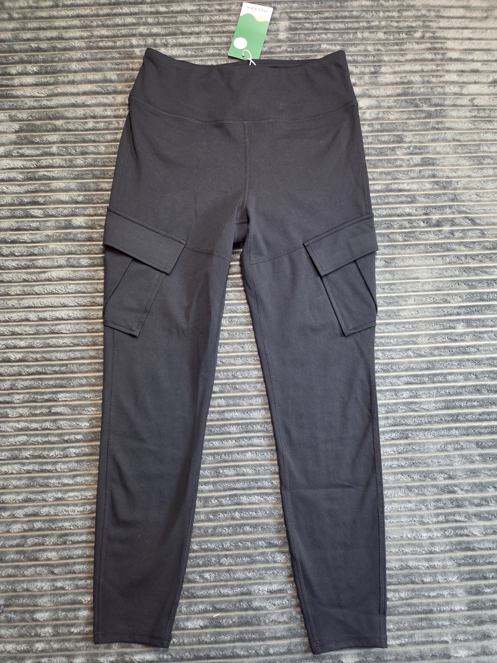 HALARA Black High-Rise Cargo Leggings